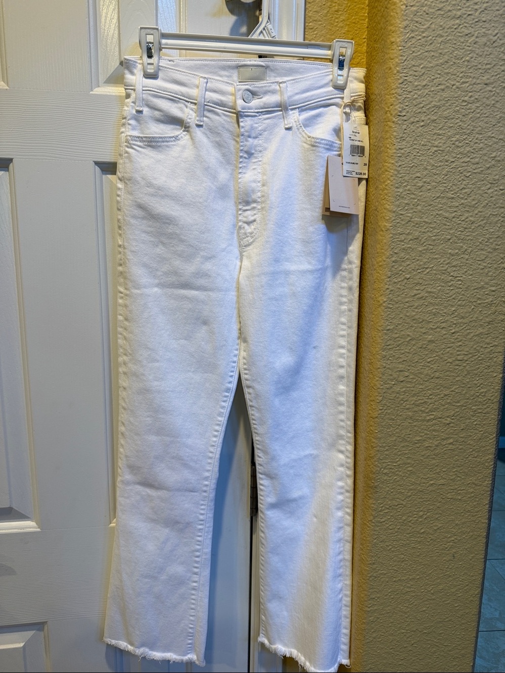 MOTHER Jeans. Hustler fray Fairest of them all . New w tags. Size 28 waist